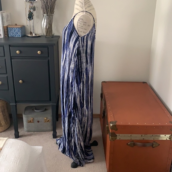 Cupcakes and Cashmere extra long maxi dress - Picture 3 of 14